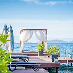 Moyo Luxury Boutique Hotel&Beach