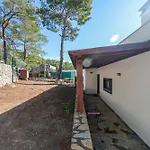 Kizilagacta Oezel Havuzlu Genis Bahceli Lueks Villa