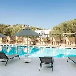 Queen Residence By Important Group Travel