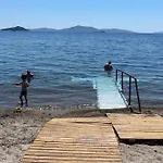 Bodrum-Turgutreis Merkezde Plaja 50 Metre Uzaklikta 1 Ve 2 Numarali Daireler