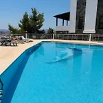 Deniz Manzarali Tas Villa