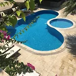 Villanaz Apart Hotel