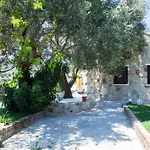 Villa Daisy By Evtatilim