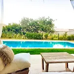 Private Villa With Pool And Garden