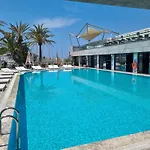 Suelo Flat Villa