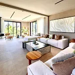 Mansion With Sea And Rocks View, Housekeeper, Breakfast