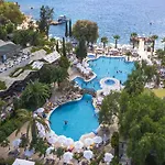 Vera Miramar Resort