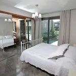 Retron Residence