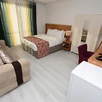 Van Corner Hotel