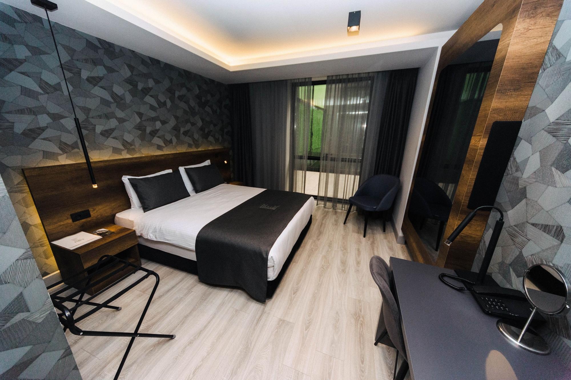 Hotel Emen's
