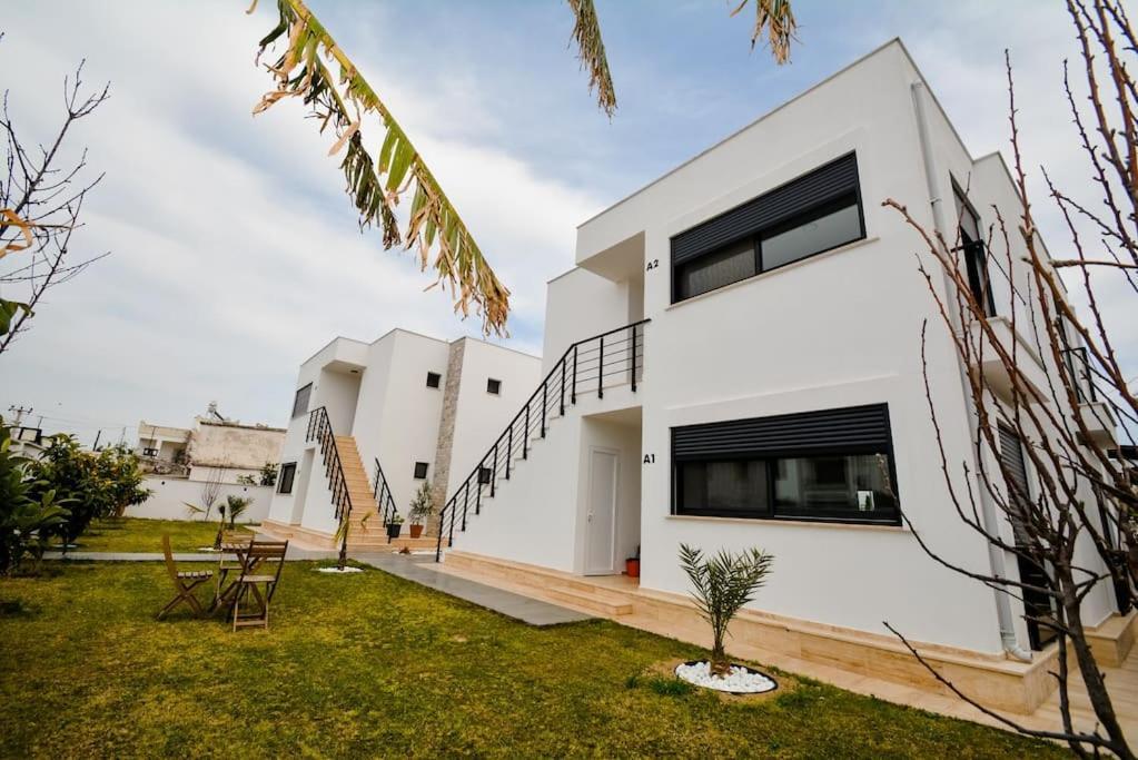300m To 2 Bedroom Upstairs Flat With Pool - Yeni Duenya A2