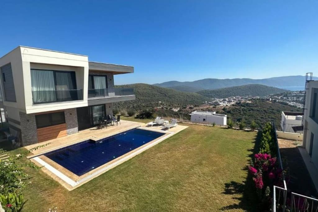 Rada Villa *