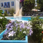 Paradise Garden Gumusluk Evleri