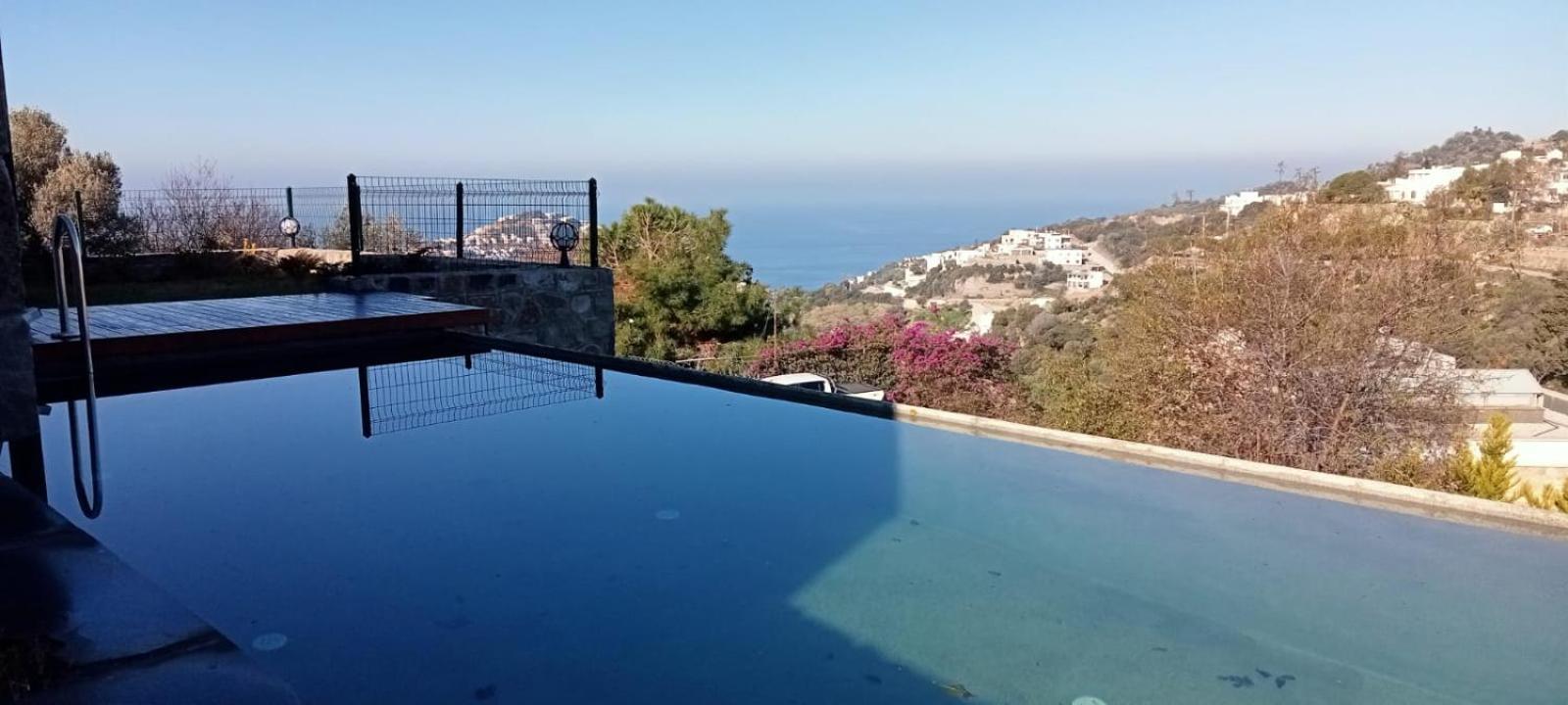Oezel Havuzlu Tas Villa Bodrum