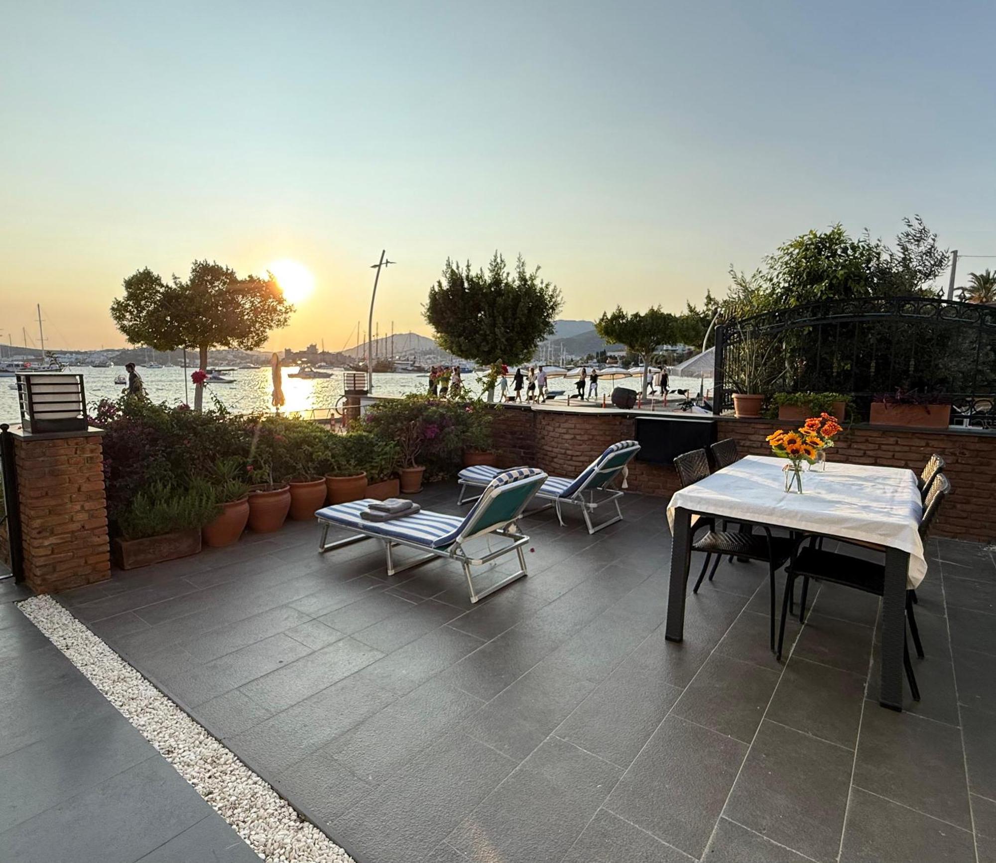 Merkezde Denize Sifir Plajli Ev Apartamento *