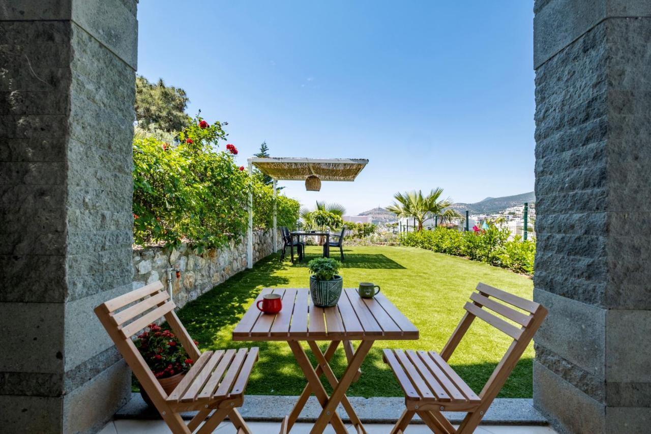 2+1 House In Center With Sea View And Big Private Garden * בודרום
